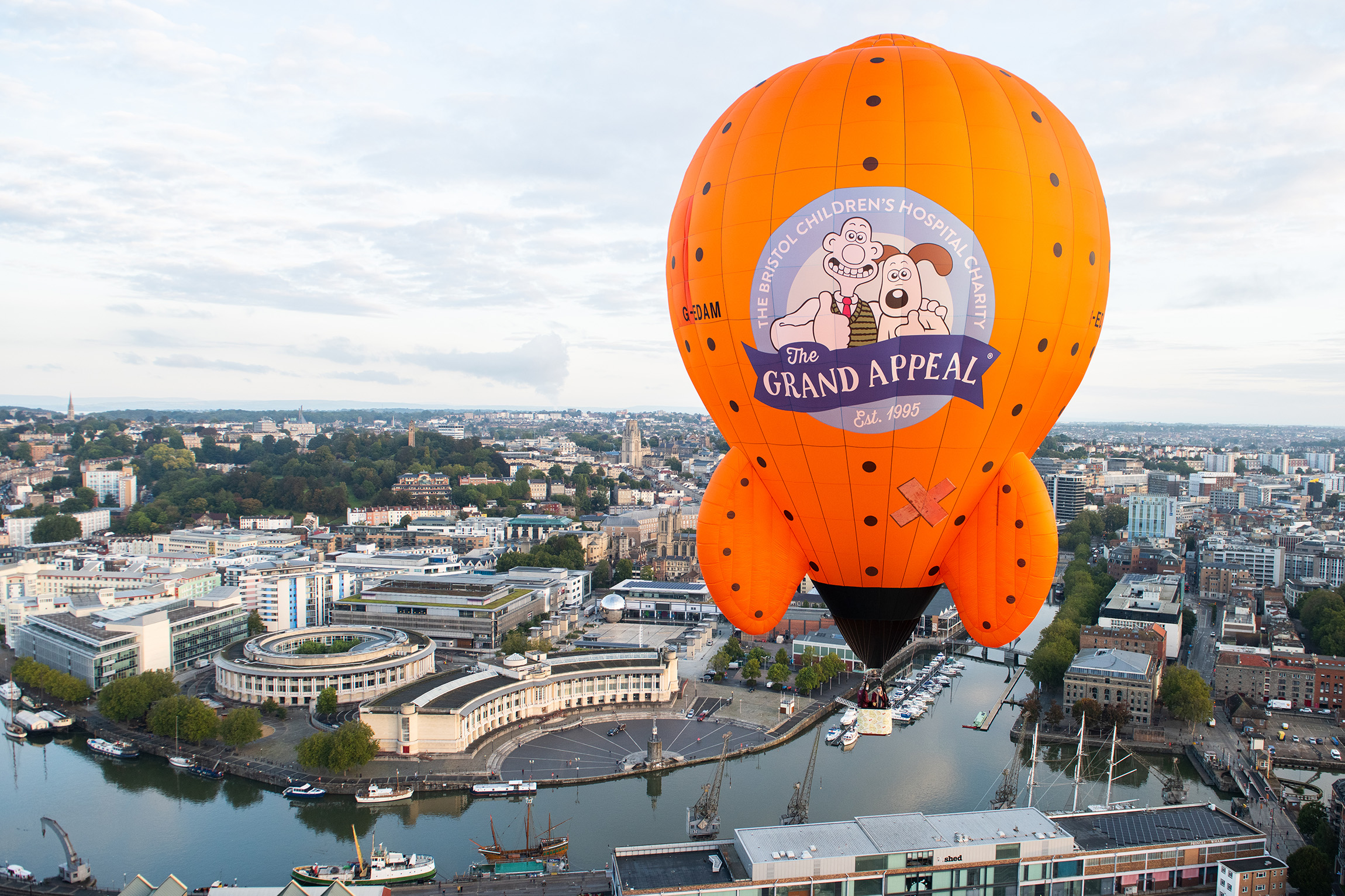 WallaceAndGromitHotAirBalloon_michaelbuckle